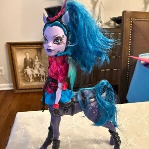 Monster High Freaky Fusion Hybrids Avea Trotter doll  EUC